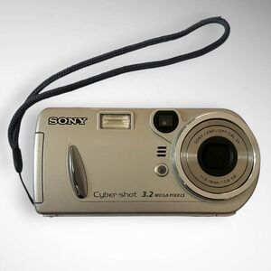 SONY Cyber Shot DSC-P72 Smart Zoom Digital Camera and Manual | EUC